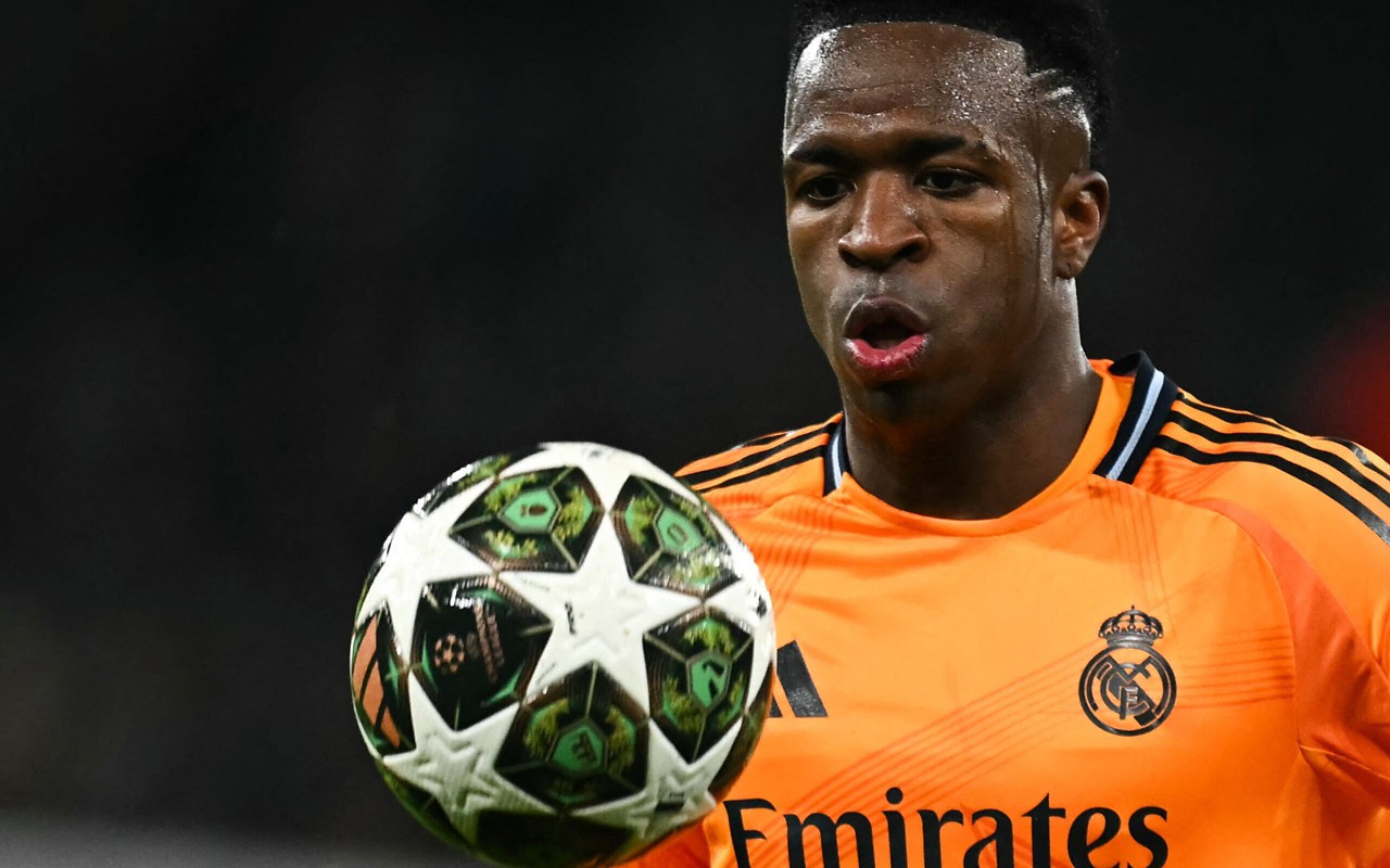 Vini Jr. em ação pelo Real Madrid contra o Manchester City (Foto: Paul Ellis/AFP)