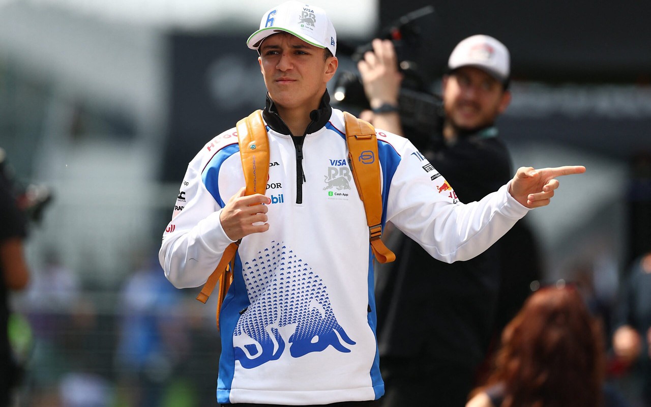 Isack Hadjar, da Racing Bulls, antes de atividade no GP do Canadá pela F1 2025 (Foto: Clive Rose/Getty Images/AFP)