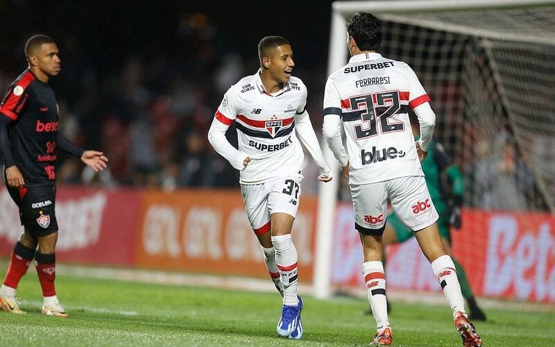 Henrique Carmo será relacionado para o jogo contra o Talleres (Foto: Paulo Pinto / saopaulofc)