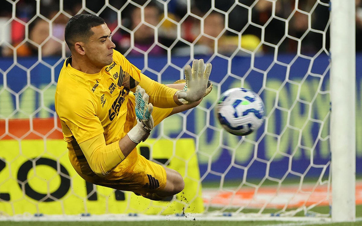 Santos é protagonista do Athletico contra o São Paulo, pela Copa do Brasil. Foto: Duda Matoso/Athletico