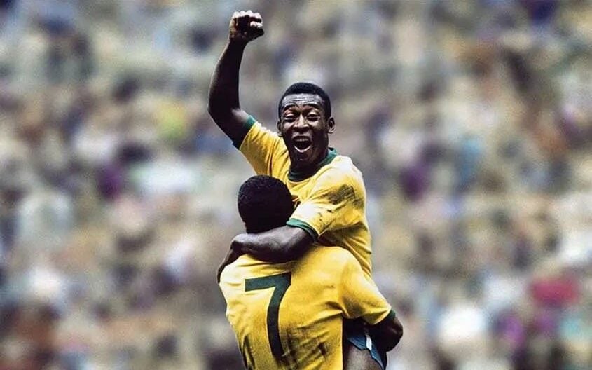 Pelé imortalizou a camisa 10 e transformou o número em símbolo de genialidade no futebol. (Foto: FIFA)