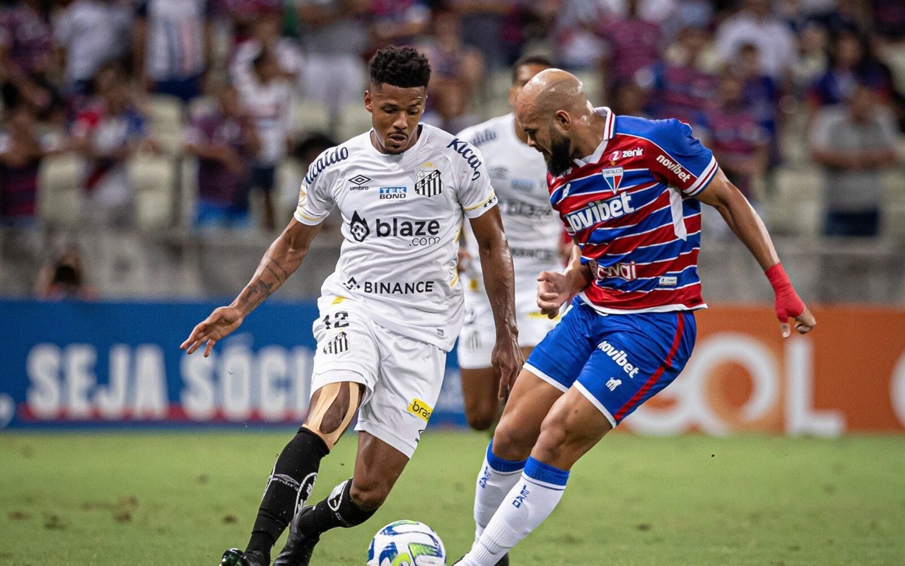 Partida entre Fortaleza e Santos, pelo Brasileirão 2023 (Foto: Raul Baretta/Santos FC)