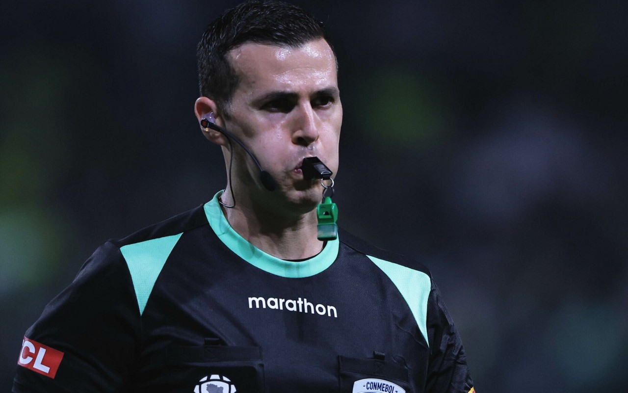Andrés Matonte é o árbitro de Unión Española e Fluminense (Foto: Ettore Chiereguini/AGIF)