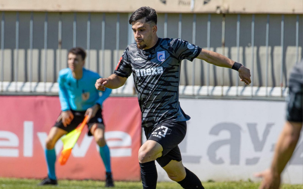 Leoni, ex-Flamengo, em ação pelo Cibalia (Foto: Reprodução)