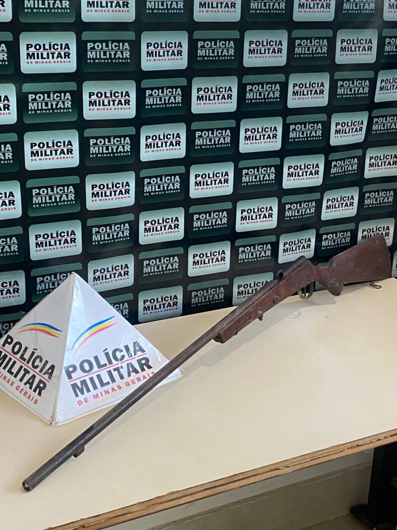 Homem com mandado de prisão é preso com arma artesanal em Bocaiuva