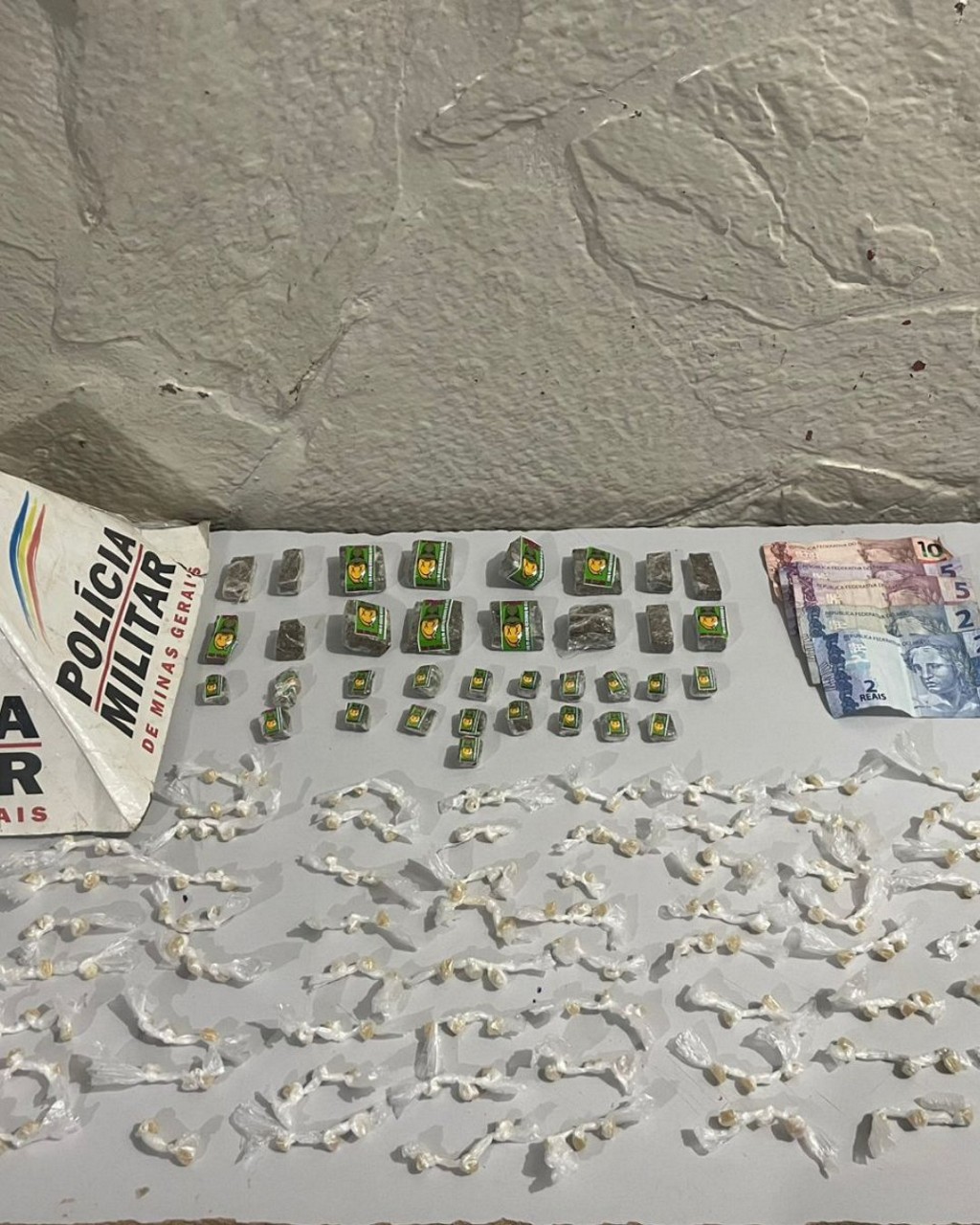 Homem é flagrado guardando crack e maconha em Montes Claros