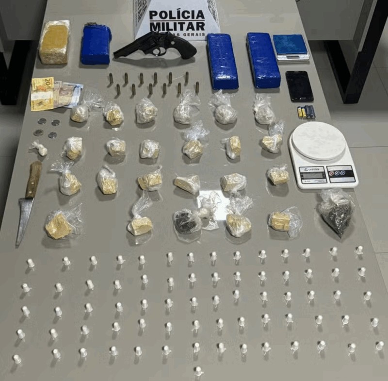 Homem é preso com drogas, arma e munições após denúncias em Porteirinha