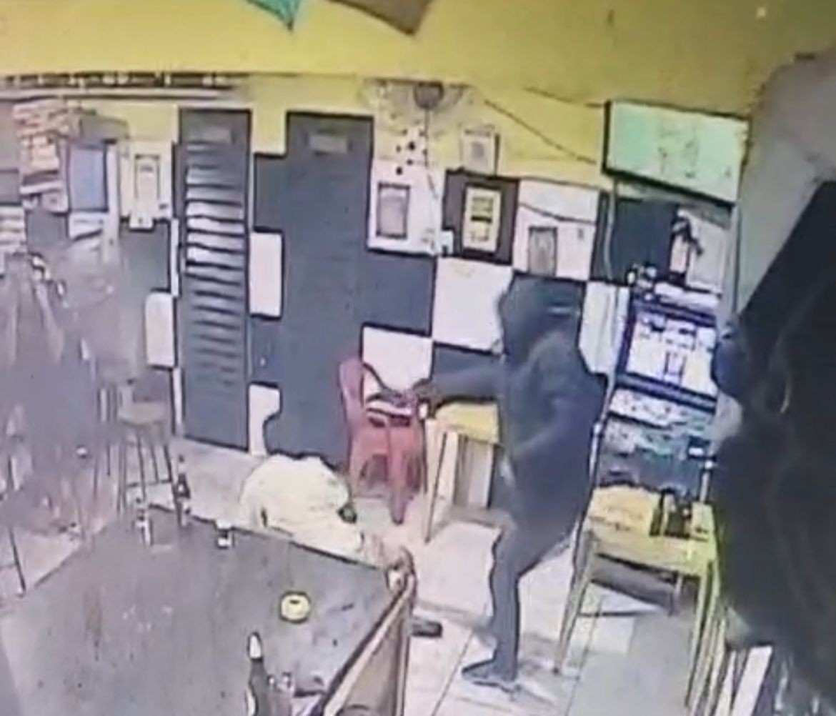 Vítima foi executada em bar