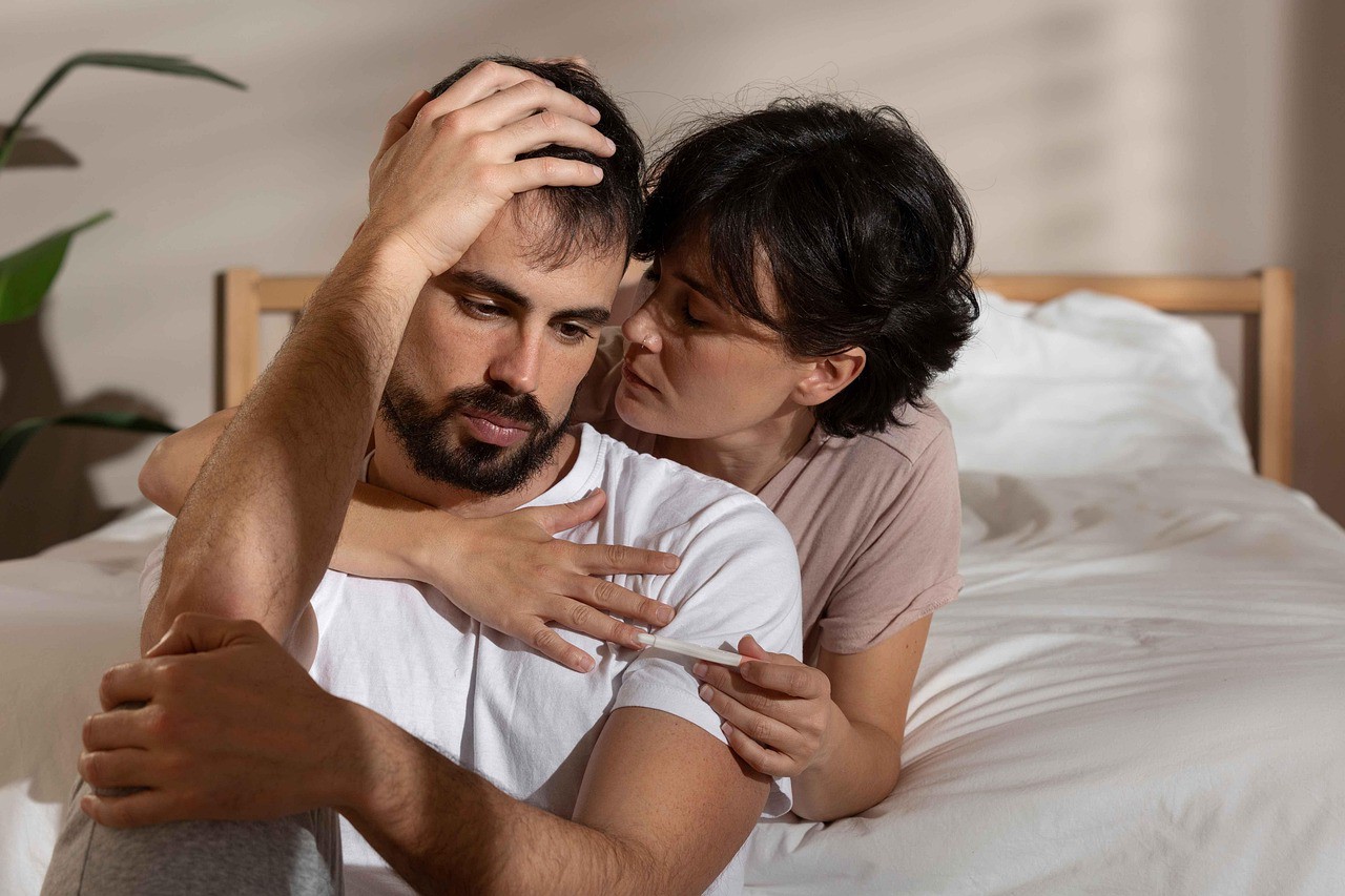 Ciúmes costumam ser motivo de conflitos entre casais e em outros tipos de relação