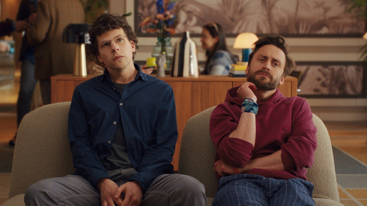 Os primos David (Jesse Eisenberg) e David (Kieran Culkin).