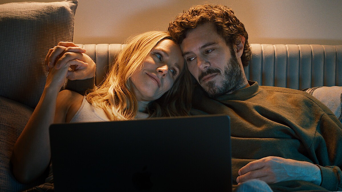 Joanne (Kristen Bell) e Noah (Adam Brody) em cena da série.