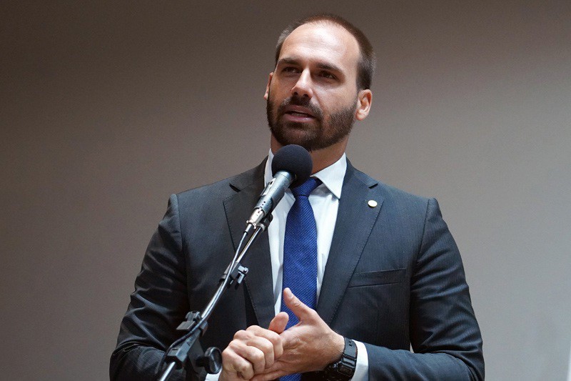 Eduardo Bolsonaro está entre os denunciados pelo Banco do Brasil por desinformação contra a instituição
