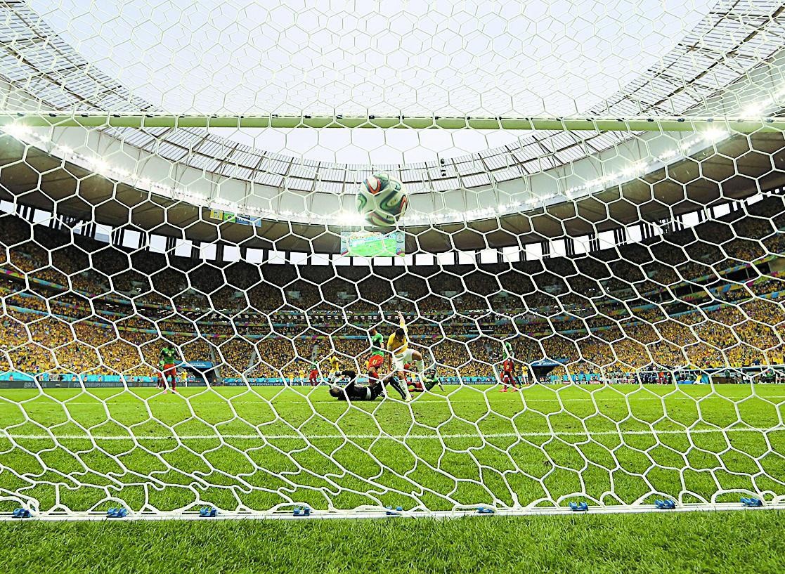 Adjustments. Despite being beautiful and having its maintenance up to date, Mané Garrincha stadium fails in internal access and functionality
