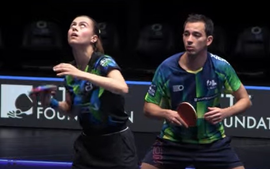Hugo Calderano e Bruna Takahashi no WTT Star Contender Eslovênia (Reprodução Cazé TV)