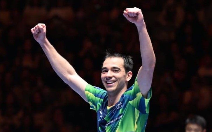 Hugo Calderano comemora vitória na Copa do Mundo de Tênis de Mesa (Foto: Instragram/@ittfworld)