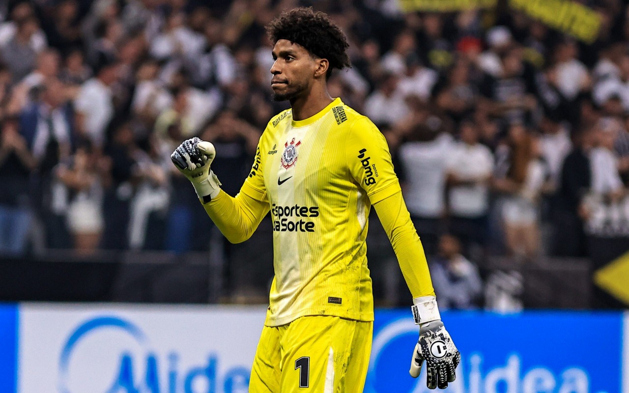 Hugo Souza falou sobre o empate na Sul-Americana (Foto: Fabio Giannelli/AGIF)