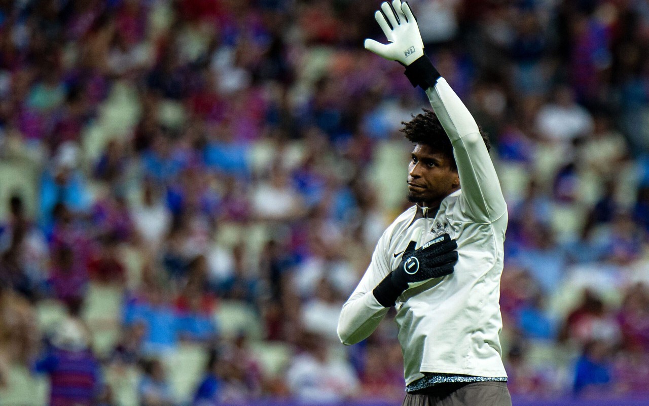 Goleiro já disputou 43 jogos com a camisa do Corinthians (Foto: Thiago Gadelha / AFP)