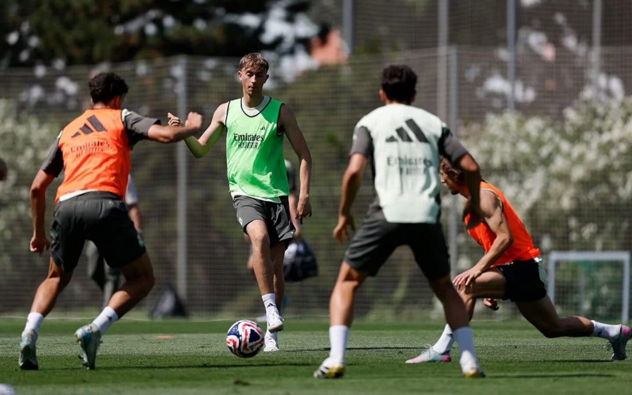 Dean Huijsen em ação em treino do Real Madrid (Foto: Reprodução)