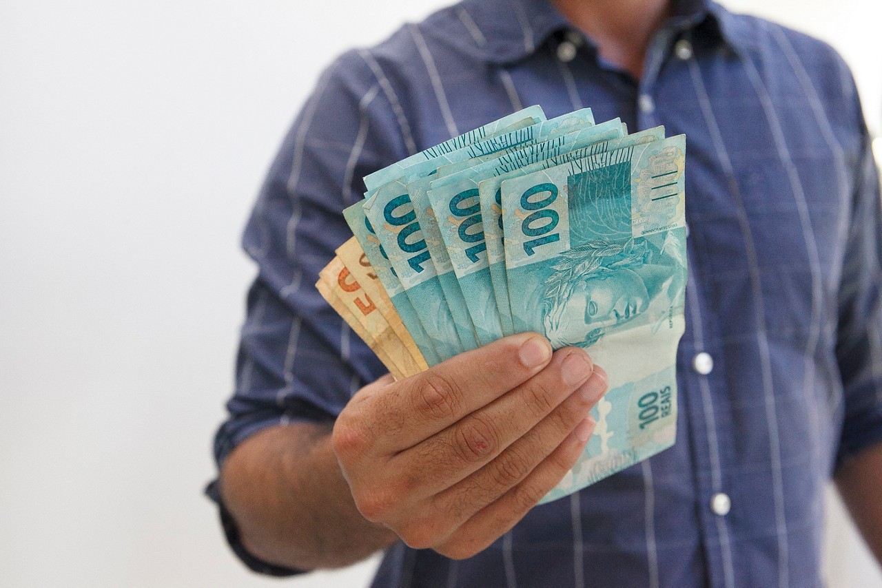 Milhões de brasileiros devem receber restituição de IR