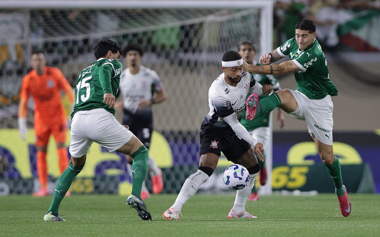 Palmeiras e Corinthians se enfrentaram no último sábado (12) pelo Brasileirão (Foto: Ettore Chiereguini/AGIF)