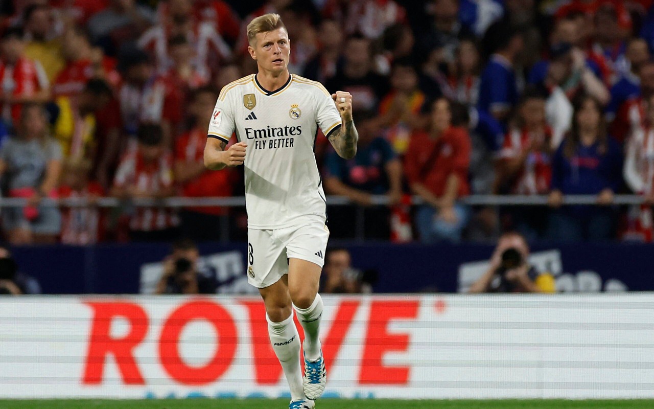 Toni Kroos em ação com a camisa do Real Madrid (Foto: Oscar Del Pozo / AFP)