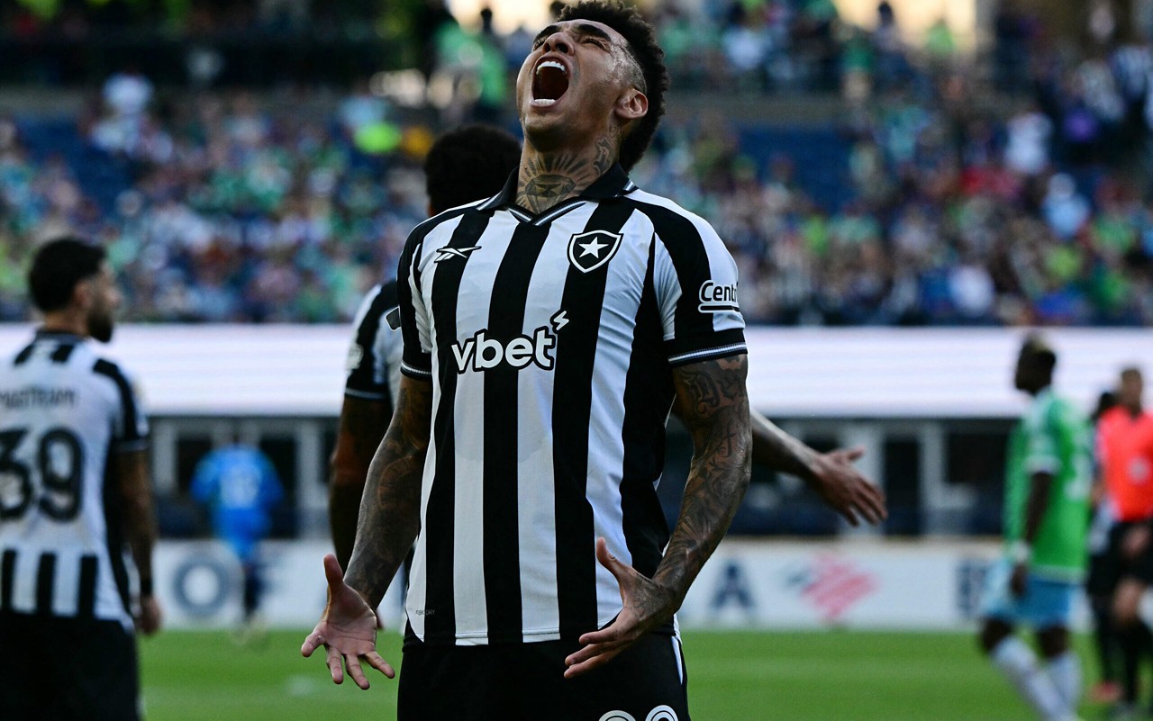 Botafogo's Brazilian forward #99 Igor Jesus celebrates scoring his team's second goal during the Club World Cup 2025 Group B football match between Brazil's Botafogo and US Seattle Sounders at the Lumen Field stadium in Seattle on June 15, 2025. (Photo by Pablo PORCIUNCULA / AFP)
