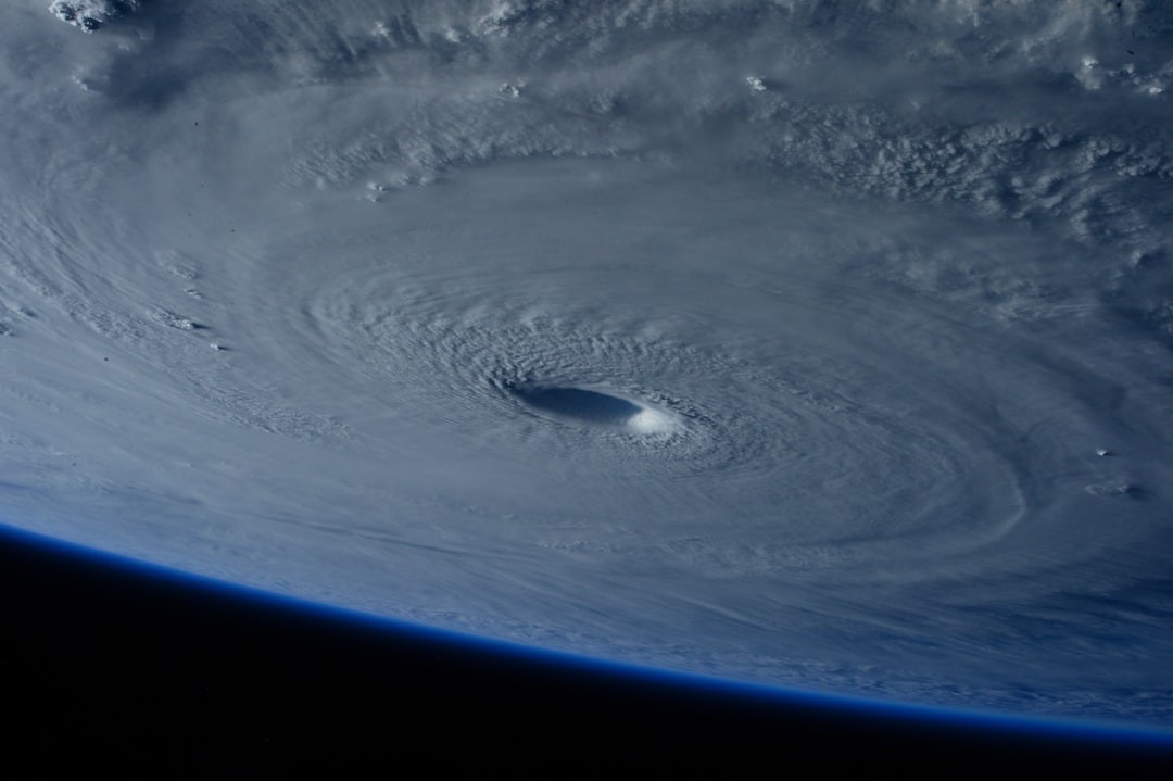 Prepare-se! NOAA prevê até 19 tempestades e 5 furacões fortes em 2025