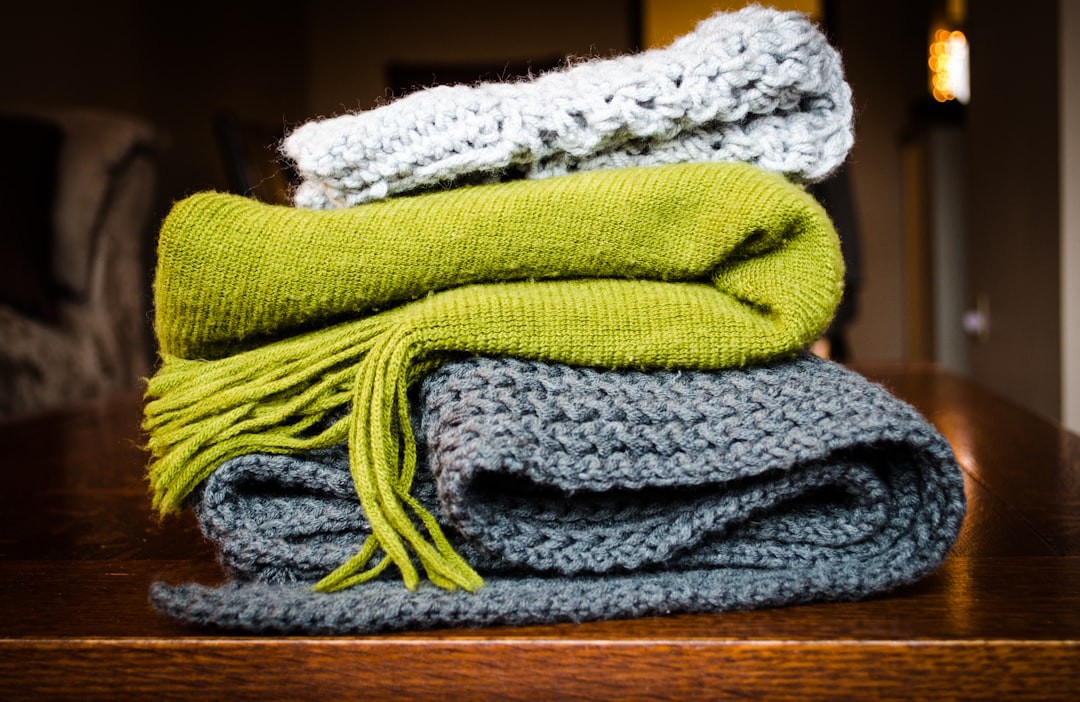 Frio chegando? Aprenda a escolher o cobertor certo e durma como um rei