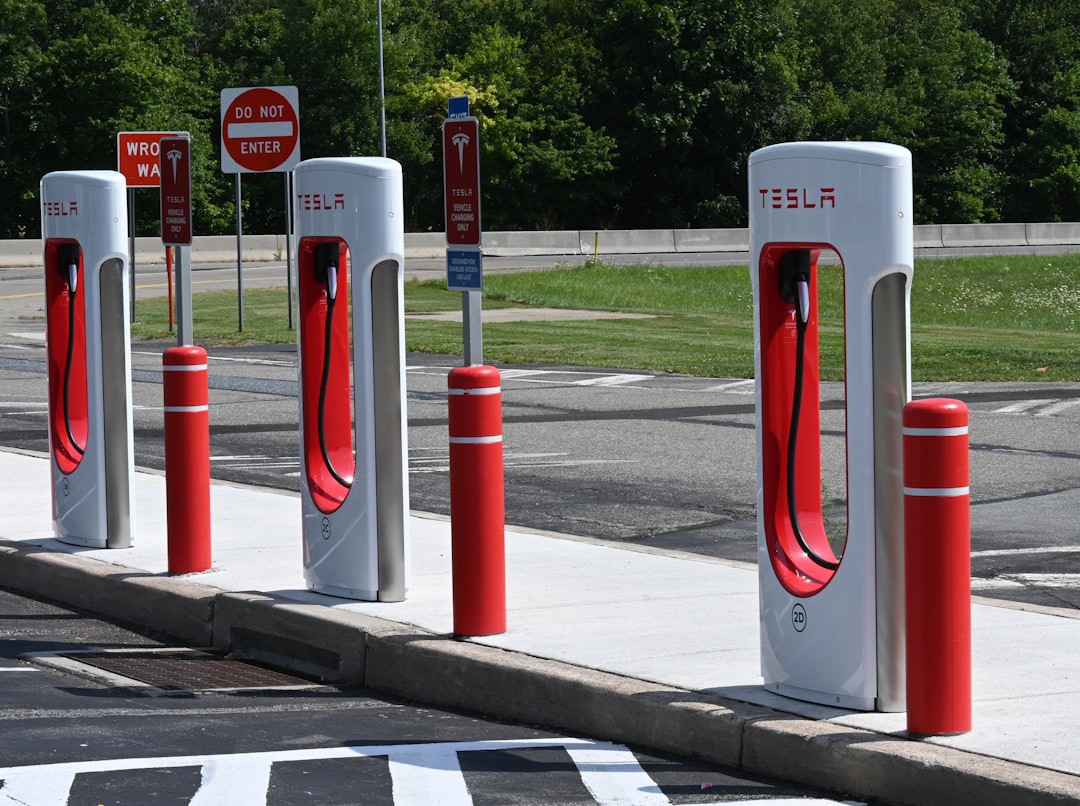 Carros elétricos desvalorizam 30% mais rápido que os a combustão, aponta estudo