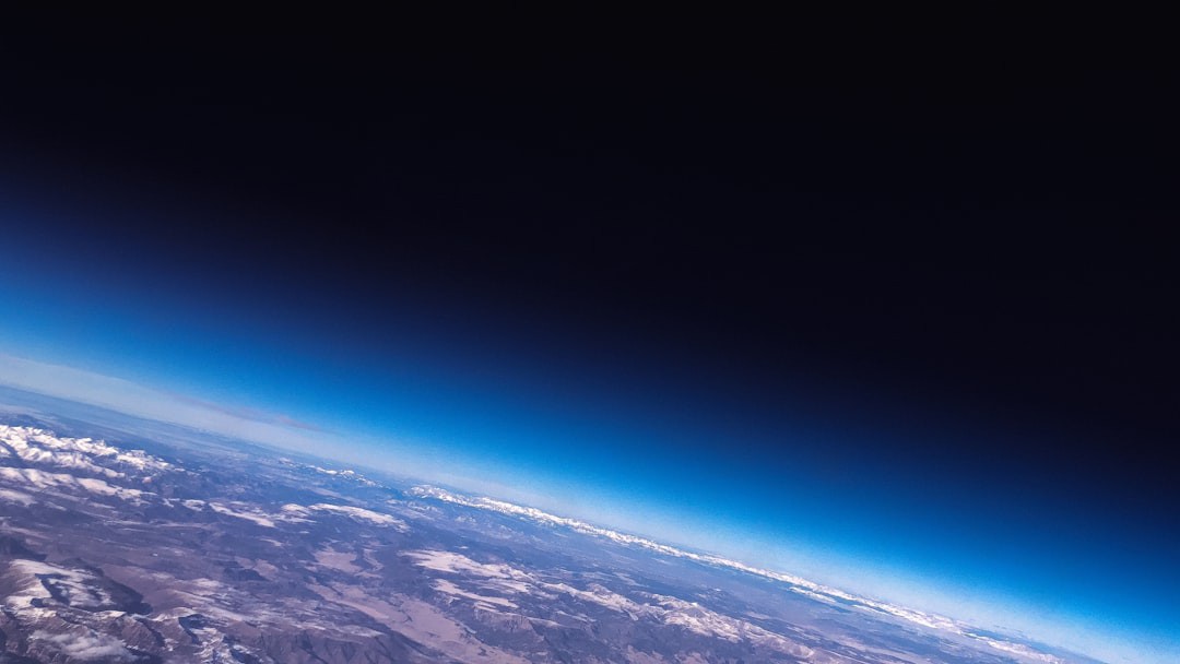 Planeta em alerta: Terra atinge maior nível de CO₂ em milhões de anos, dizem cientista