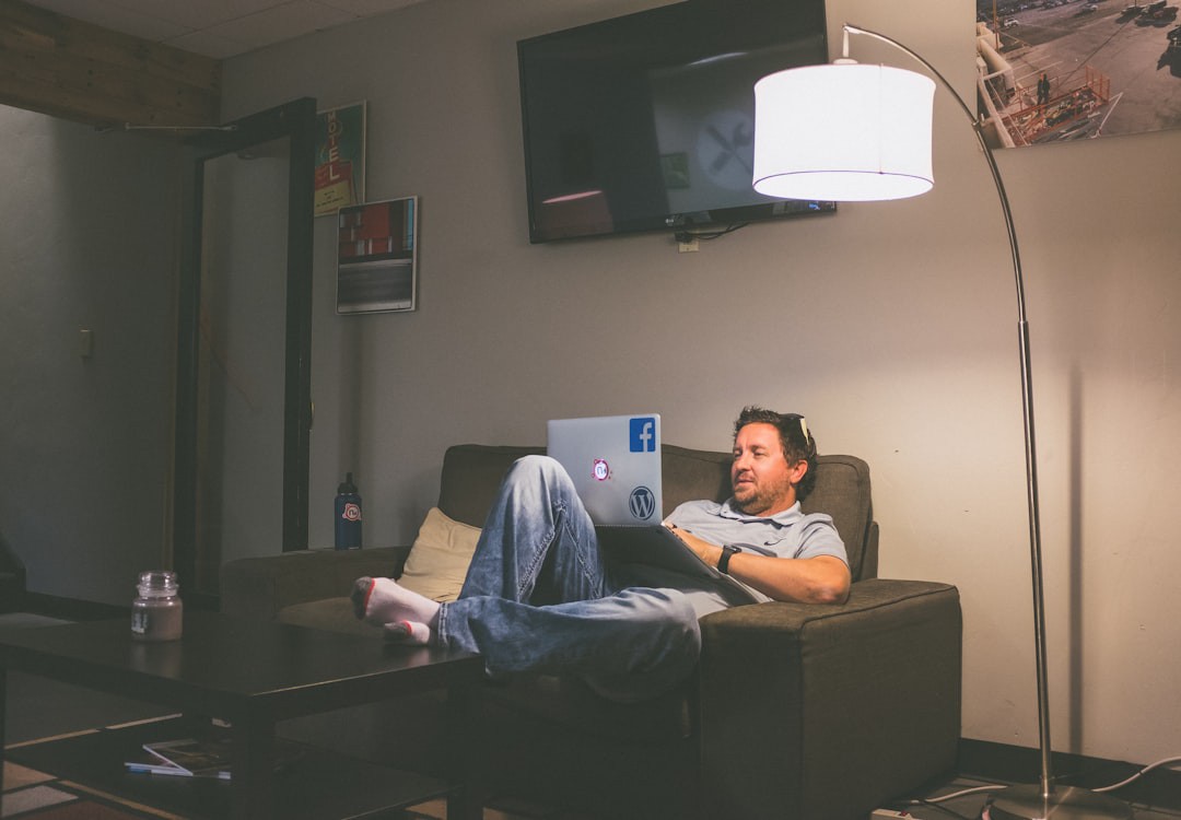 A crise de meia-idade chegou para os millennials — e ela não tem nada de clássica