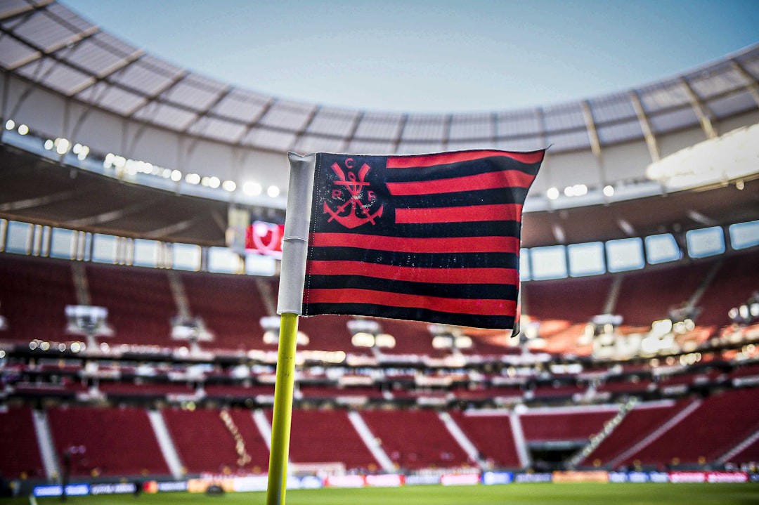 Título do Flamengo termina em violência: homem agride companheira e pega 1 ano de prisão