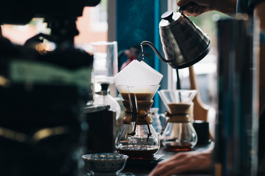 Quantas xícaras de café evitam uma parada cardíaca? Especialistas revelam dose ideal