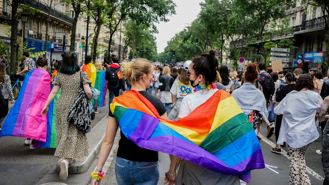 Casais homoafetivos agora têm direito à licença-maternidade de 6 meses