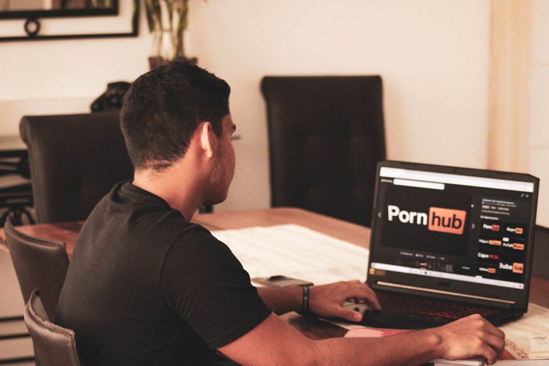 EUA tomam decisão polêmica sobre pornografia — e isso pode virar tendência