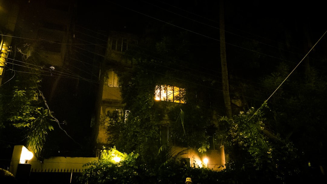 Justiça condena homem que trocou fechadura e cortou luz de casa onde ex ainda morava
