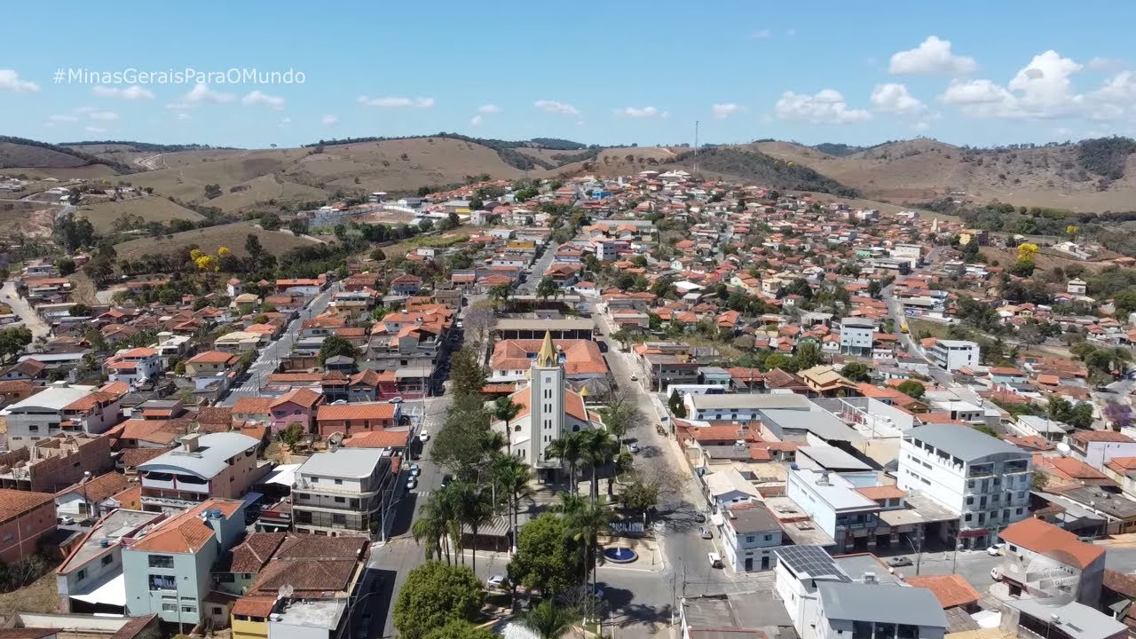 Cidade mineira de 5 mil habitantes recebe verba-relâmpago para se reconstruir