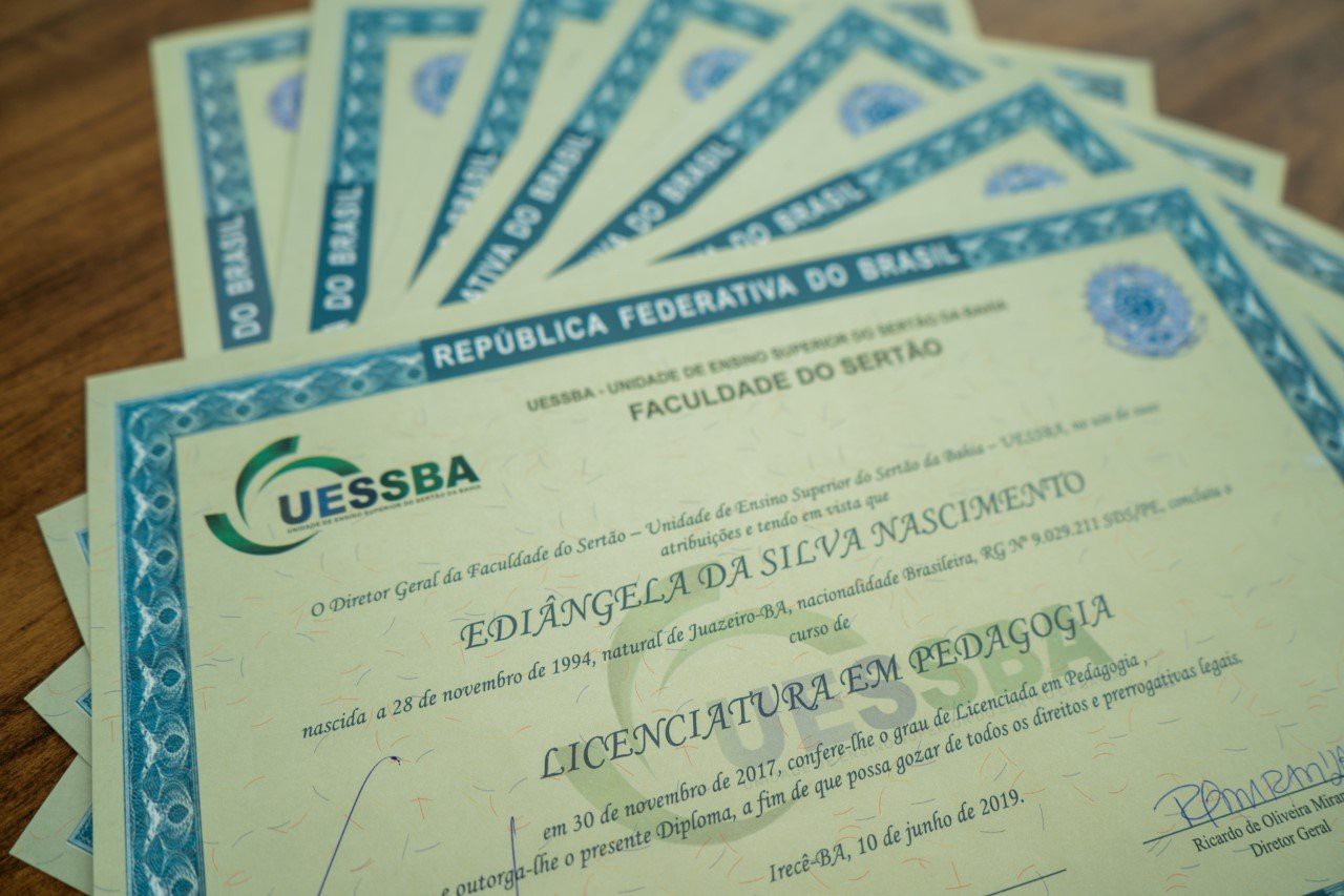 Faculdade coloca data errada em certificado e impede servidora de ganhar promoção 