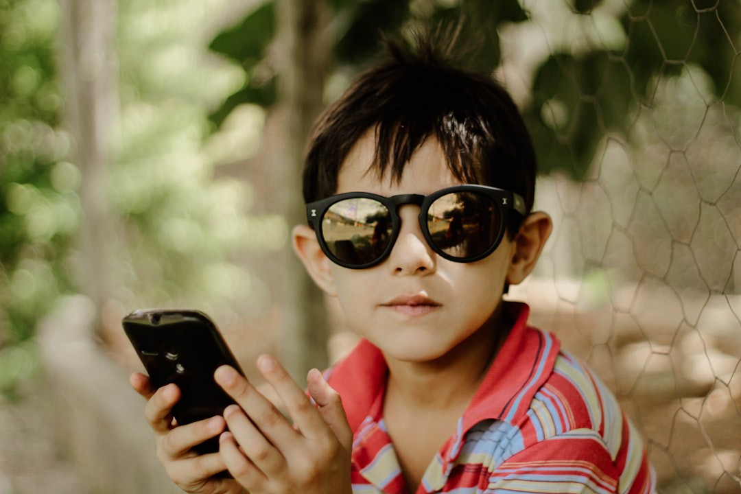 Sharenting: o que é e por que expor seu filho nas redes representa um grande risco