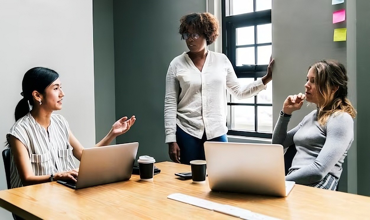 Nova lei obriga presença mínima de mulheres em conselhos de estatais e S.A. no Brasil