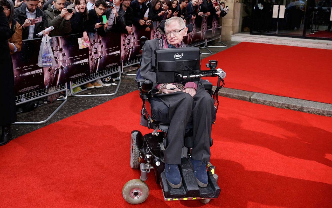 Enfermeiro PCD reduz jornada para cuidar da mãe com doença de Stephen Hawking
