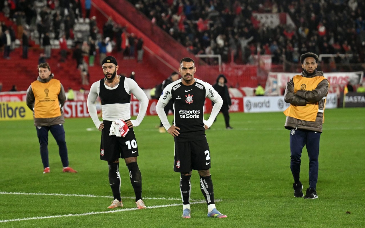 Corinthians está eliminado da Sul-Americana (Foto: Luis Robayo / AFP)