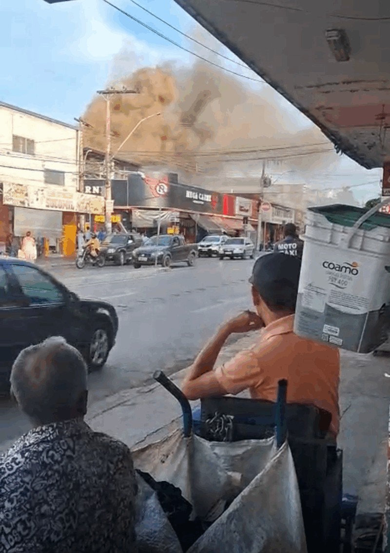 Incêndio atinge casa de carnes após curto-circuito em câmara frigorífica