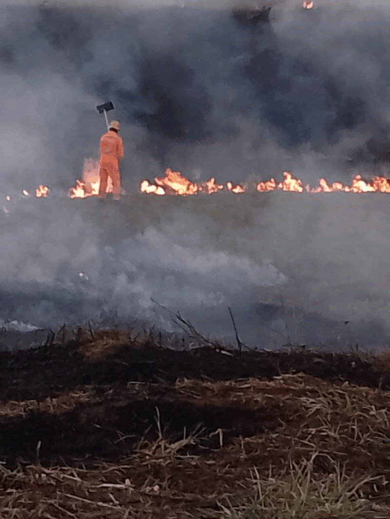 Incêndio em área rural de Janaúba ameaça operação de pousos no aeroporto