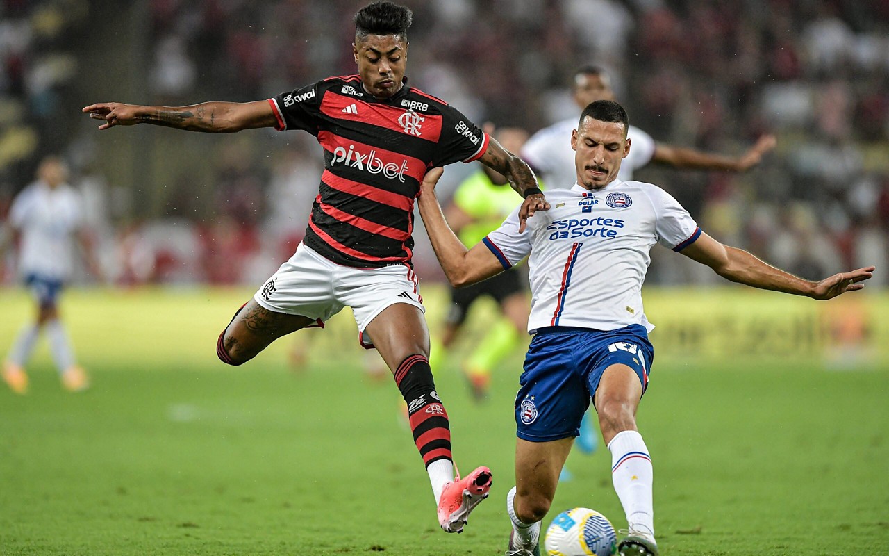 Flamengo e Bahia se enfrentam no Maracanã (Foto: Thiago Ribeiro/AGIF)