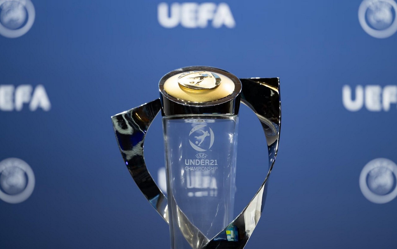 Troféu da Eurocopa sub-21 (Foto: Divulgação / Uefa)