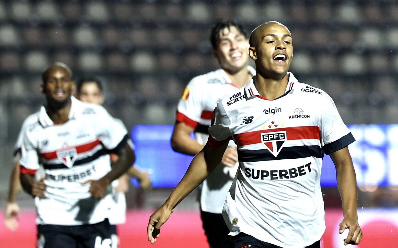 Ryan Francisco comemora seu primeiro gol pelo profissional do São Paulo. Foto: Marcello Zambrana/AGIF