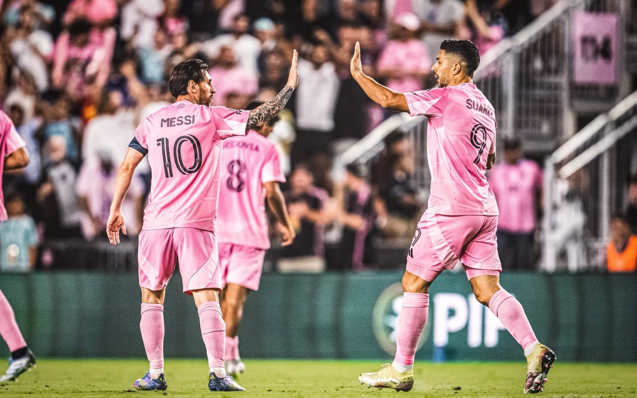 Messi e Luis Suárez comemorando gol pelo Inter Miami (Foto: Reprodução/Inter Miami)