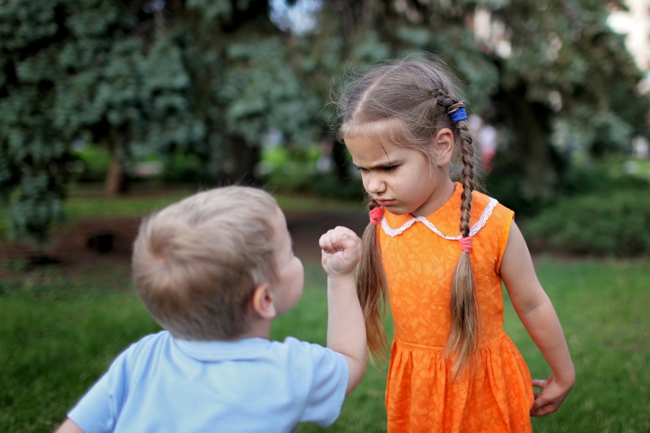 Como os pais devem agir quando, ao invés de vítimas, os filhos são os algozes em situações de bullying?