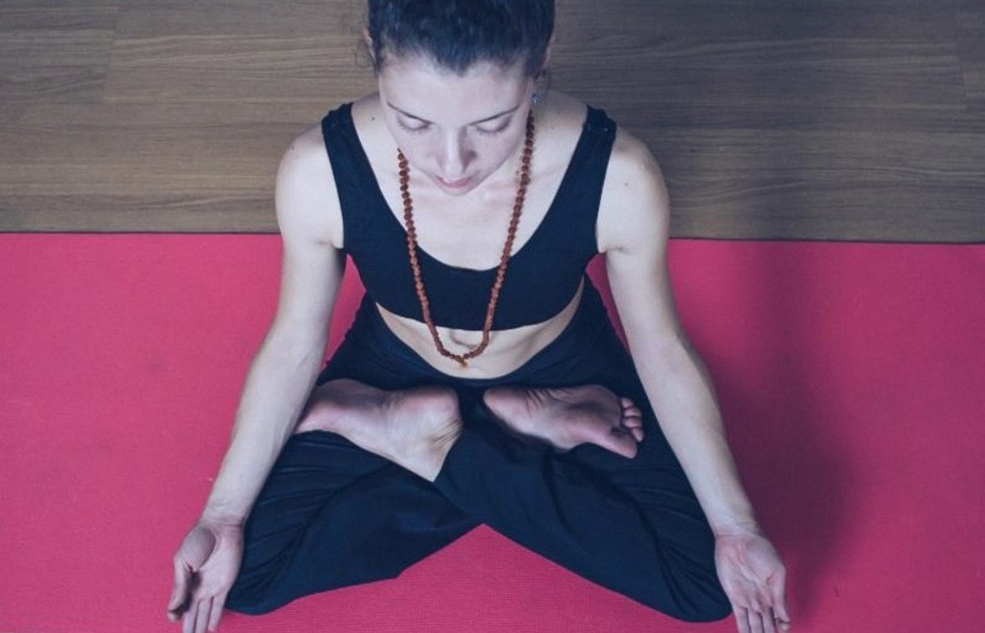 Práticas de ioga e método de dança auxiliam na consciência corporal, ao conectar ambiente externo com emoções